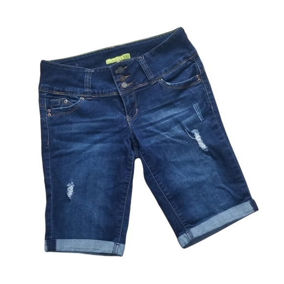 YMI Wanna Betta Butt Dark Wash 3-Button Cuffed Denim Bermuda Shorts Size 3. - Picture 1 of 8